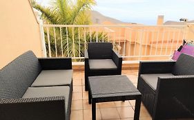Oceanblue Modern King Size 1 Bedroom Apartment With Seaview And Terrace